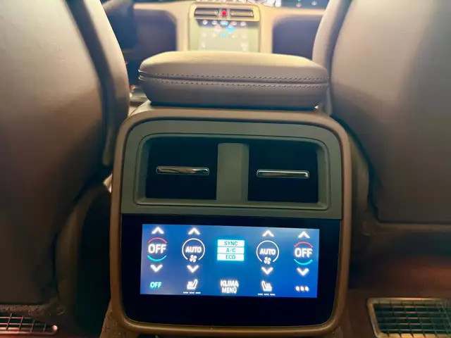Porsche Taycan view 12