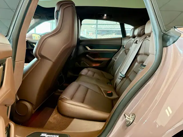 Porsche Taycan view 10