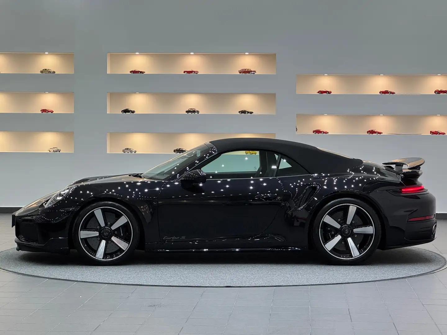 Porsche 992 992.2TurboS Cabriolet*Burmester*Carbon*SportDesign - 2