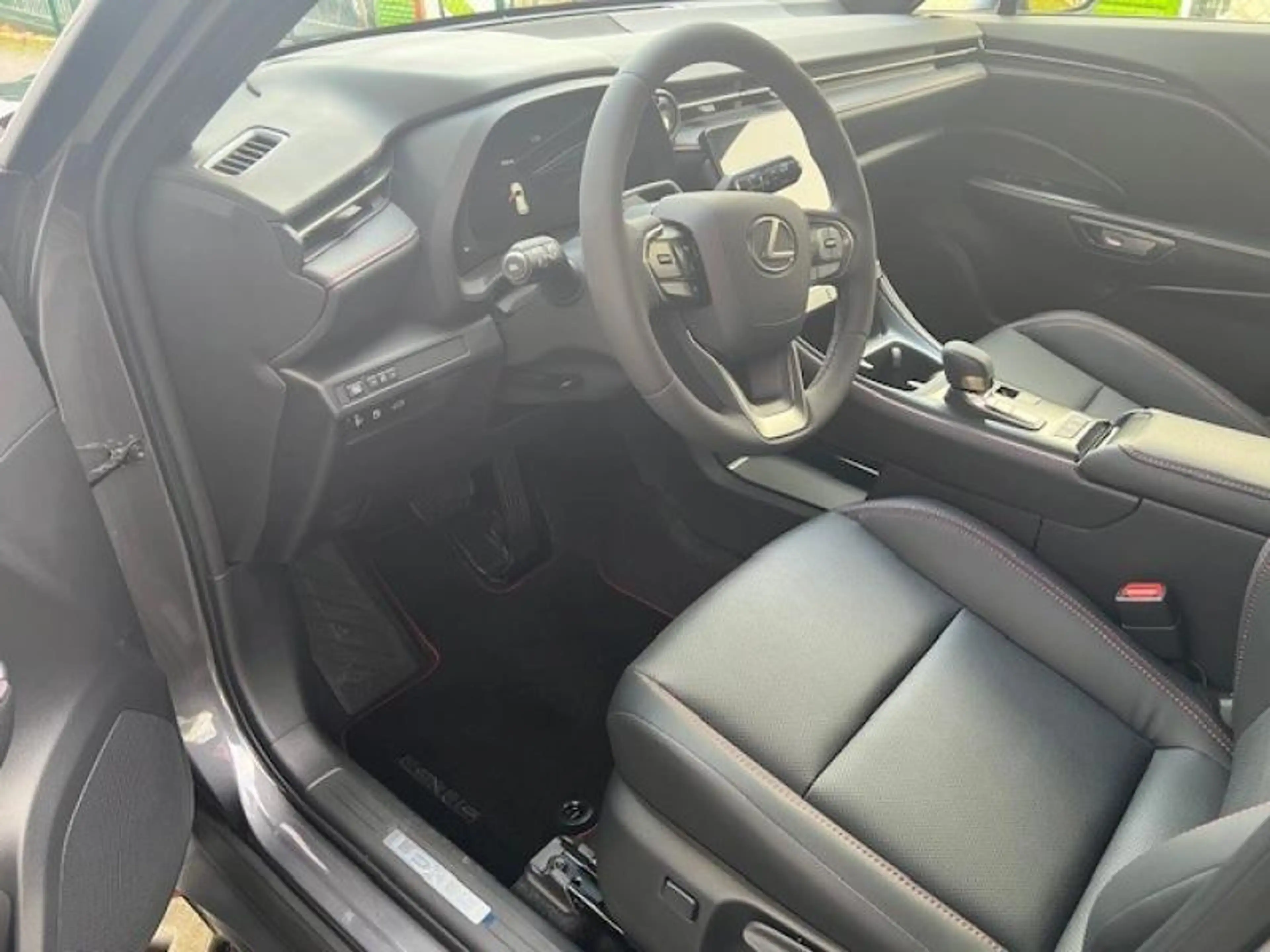 Lexus LBX Emotion — photo 5