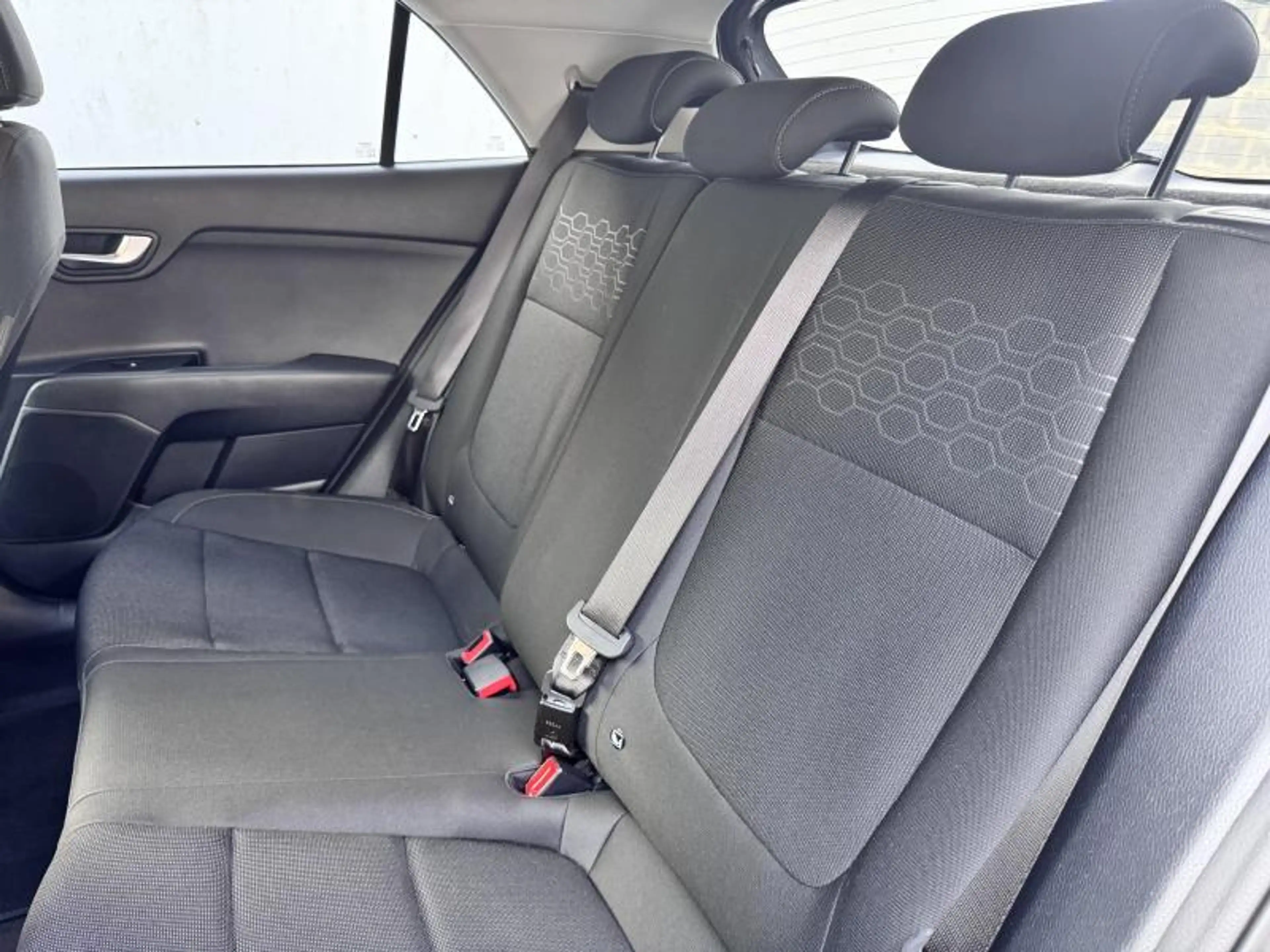 Kia Rio — photo 12