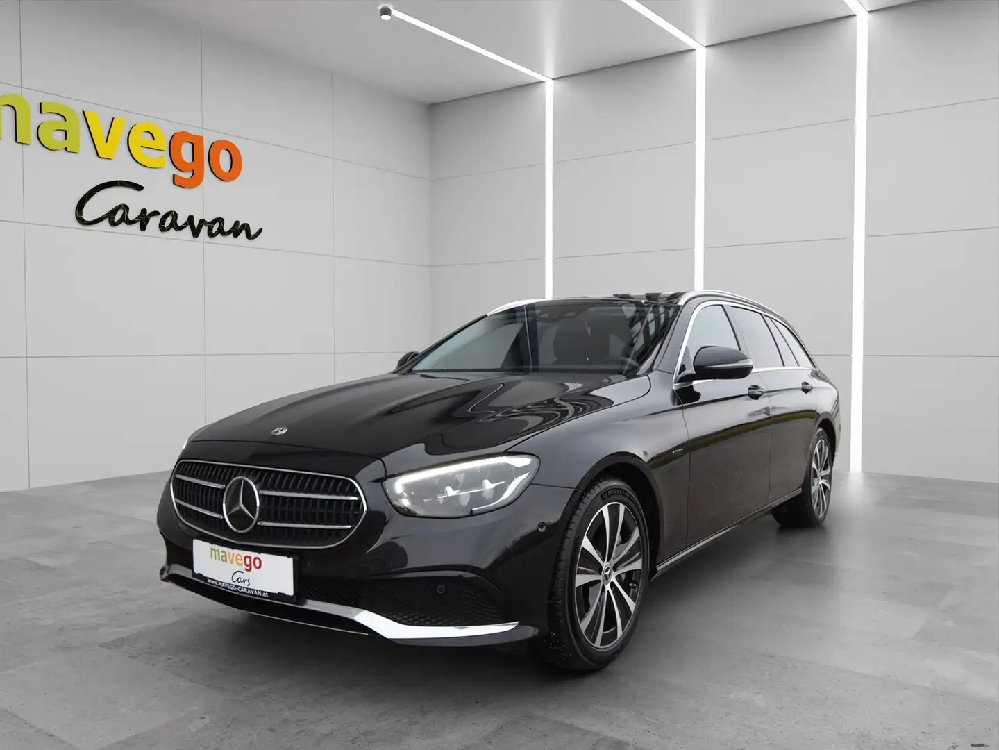Mercedes-Benz E 300 de PHEV T Avantgarde Aut. *ERSTBESITZ*LEASING*ACC* Noir - 1