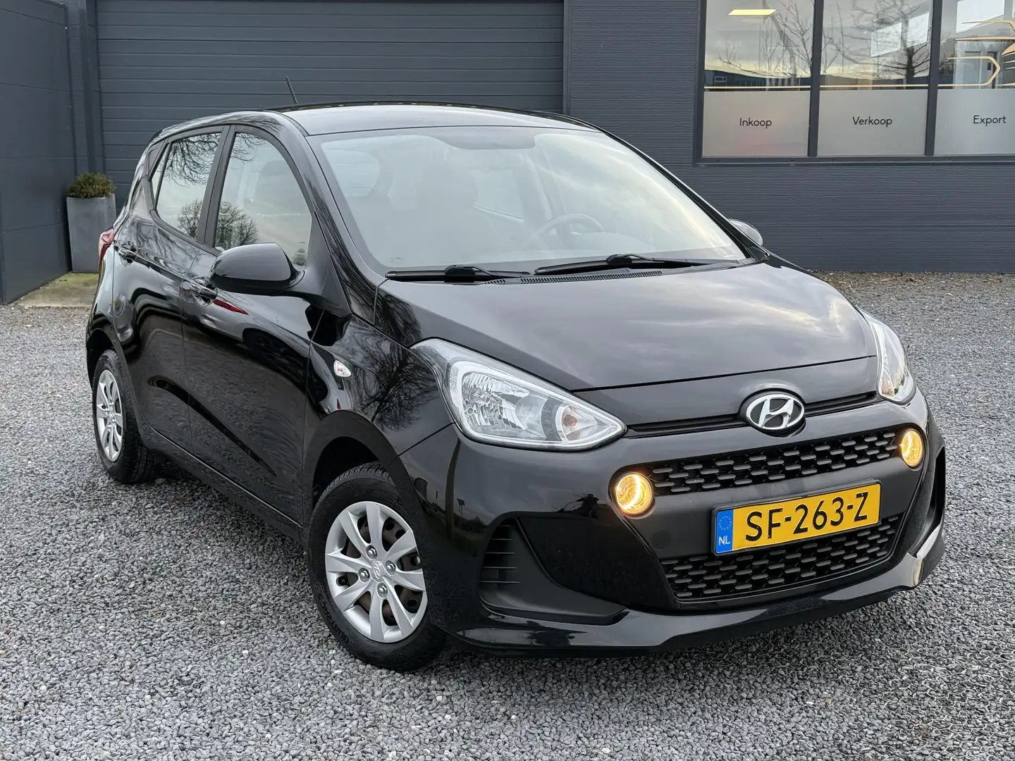 Hyundai i10 1.0i Comfort 1e Eigenaar,5 Deurs,Airco,Cruise,N.A. Zwart - 2