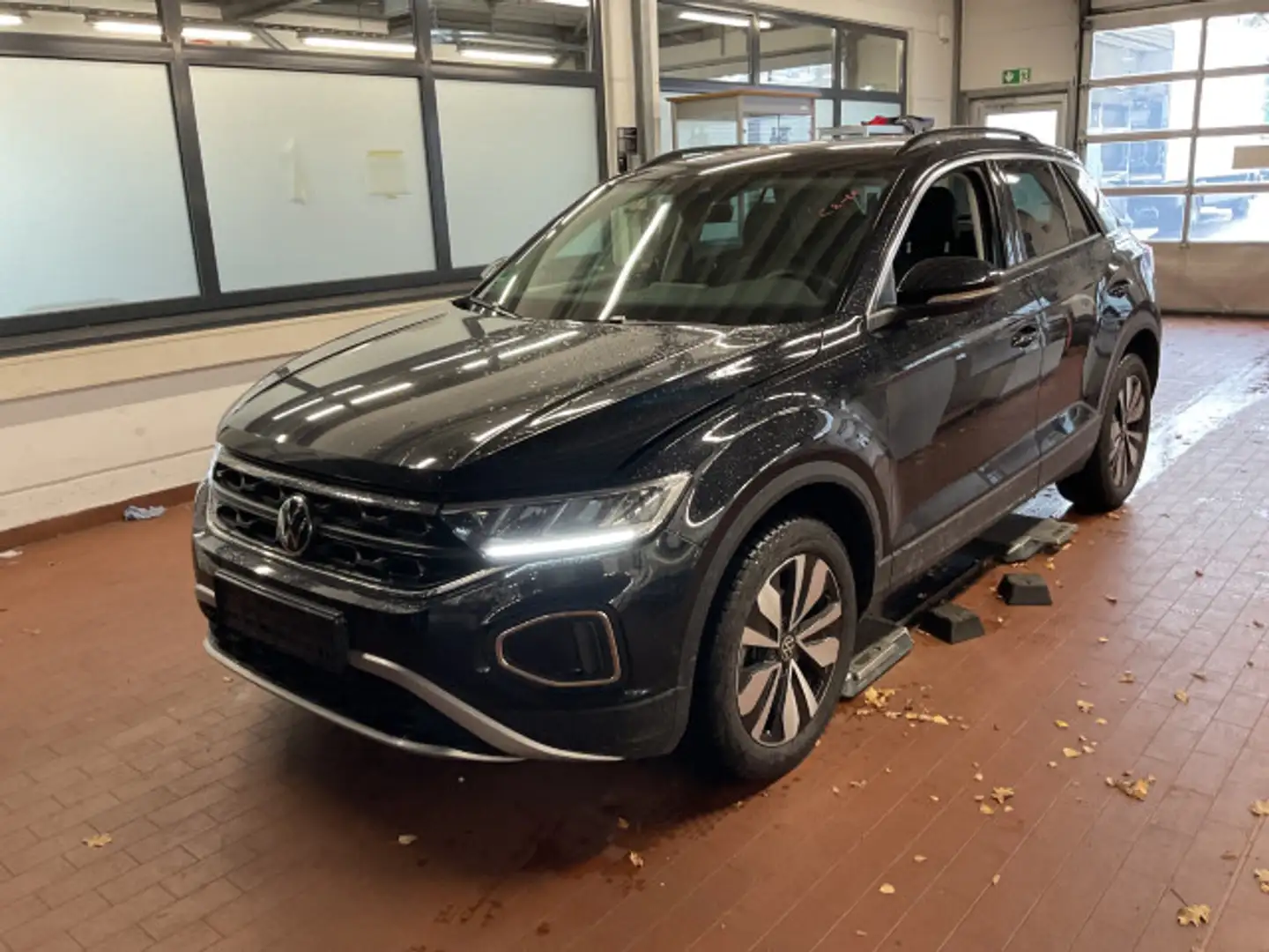 Volkswagen T-Roc 1.0 TSI Goal ParkAssist Ganzjahresreifen A Schwarz - 2