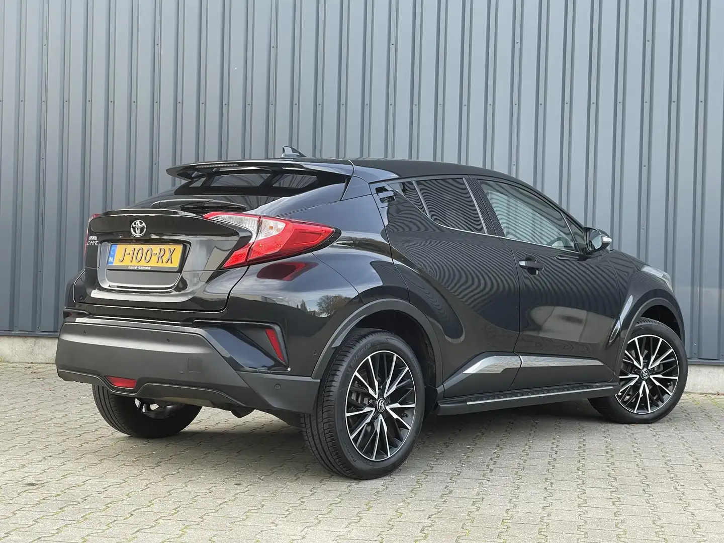 Toyota C-HR 1.2 First Edition | ACC | Camera | Stoelverwarming Zwart - 2