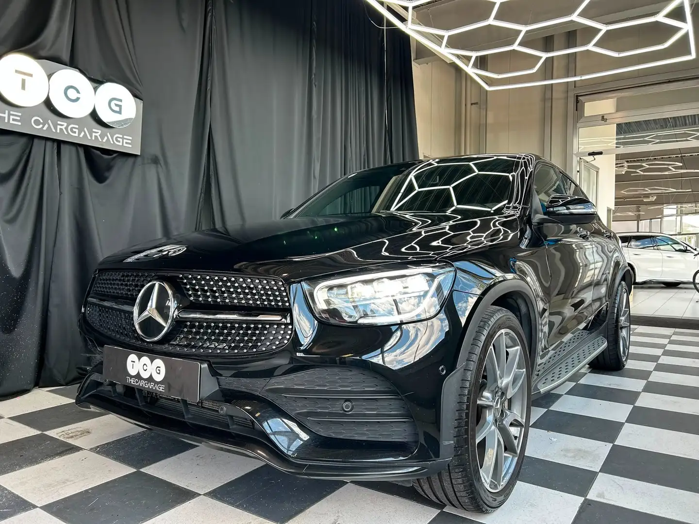 Mercedes-Benz GLC 200 GLC 200 4Matic AMG Line Coupe Schwarz - 1