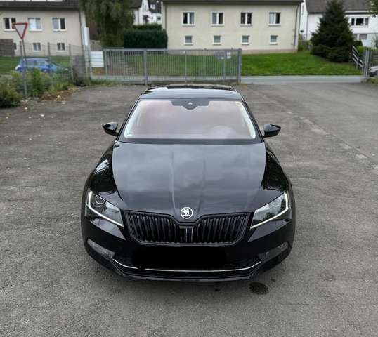 Imagine Skoda Superb VOLL