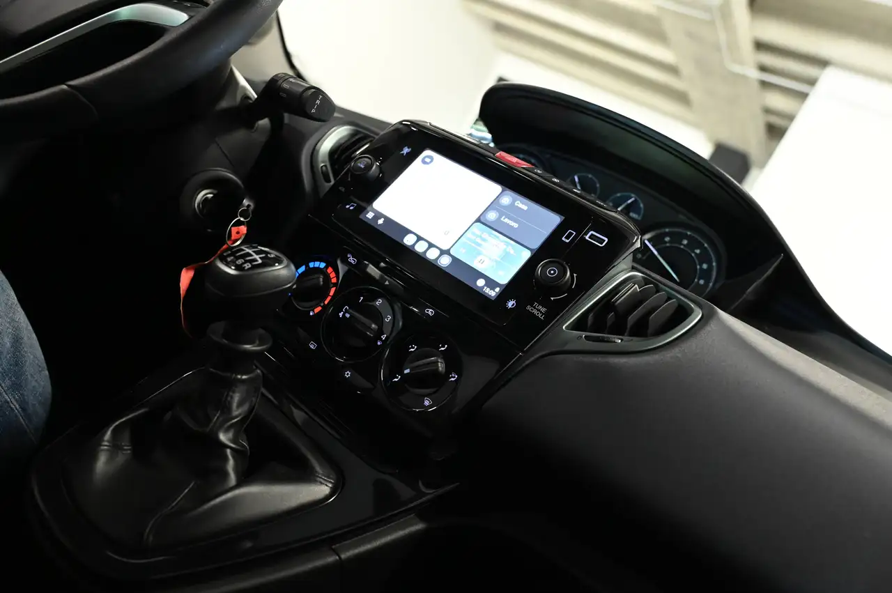 Lancia Ypsilon 2024 — фото 10