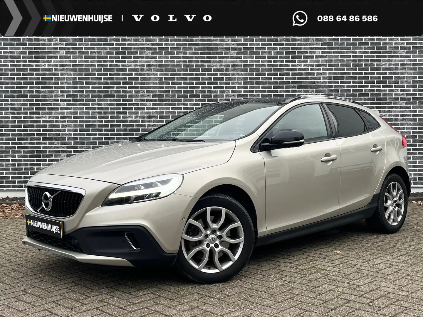 Volvo V40 Cross Country 1.5 T3 Polar+ Luxury Bruin - 1
