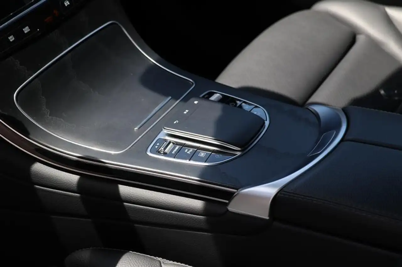 Mercedes-Benz GLC снимка Mercedes-Benz GLC
