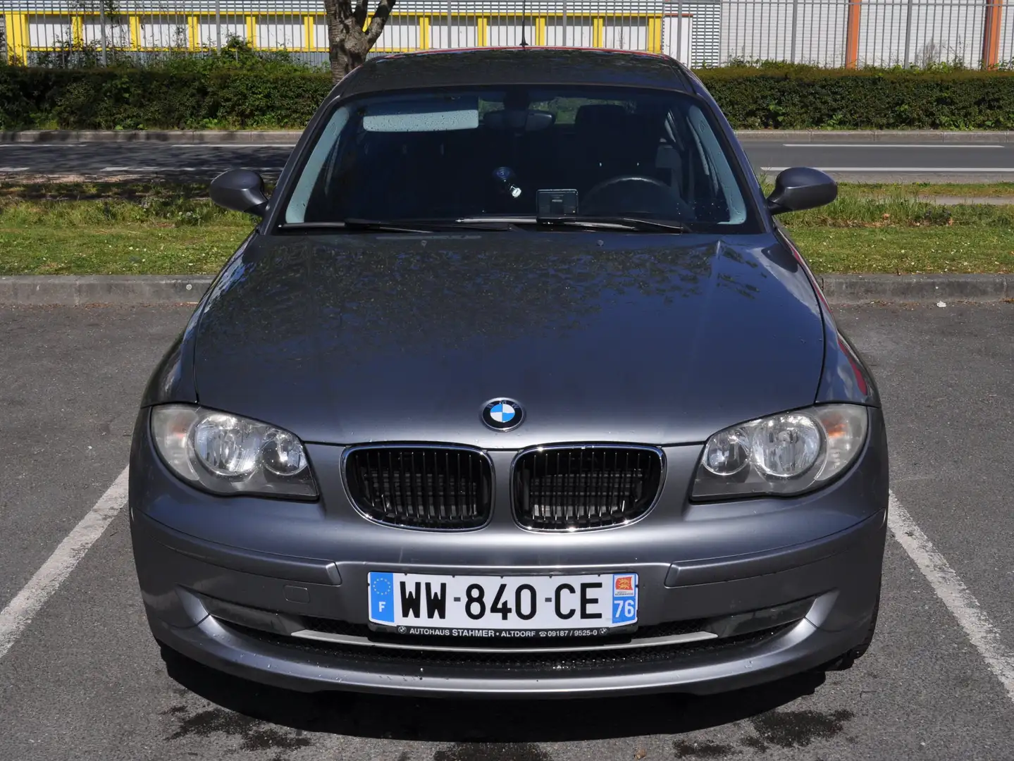 BMW 118 118d 143 ch Confort Gris - 1