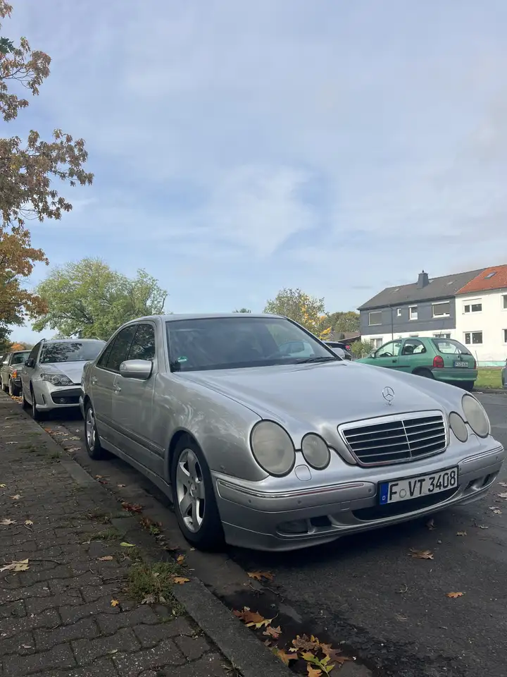 Mercedes-Benz E 320