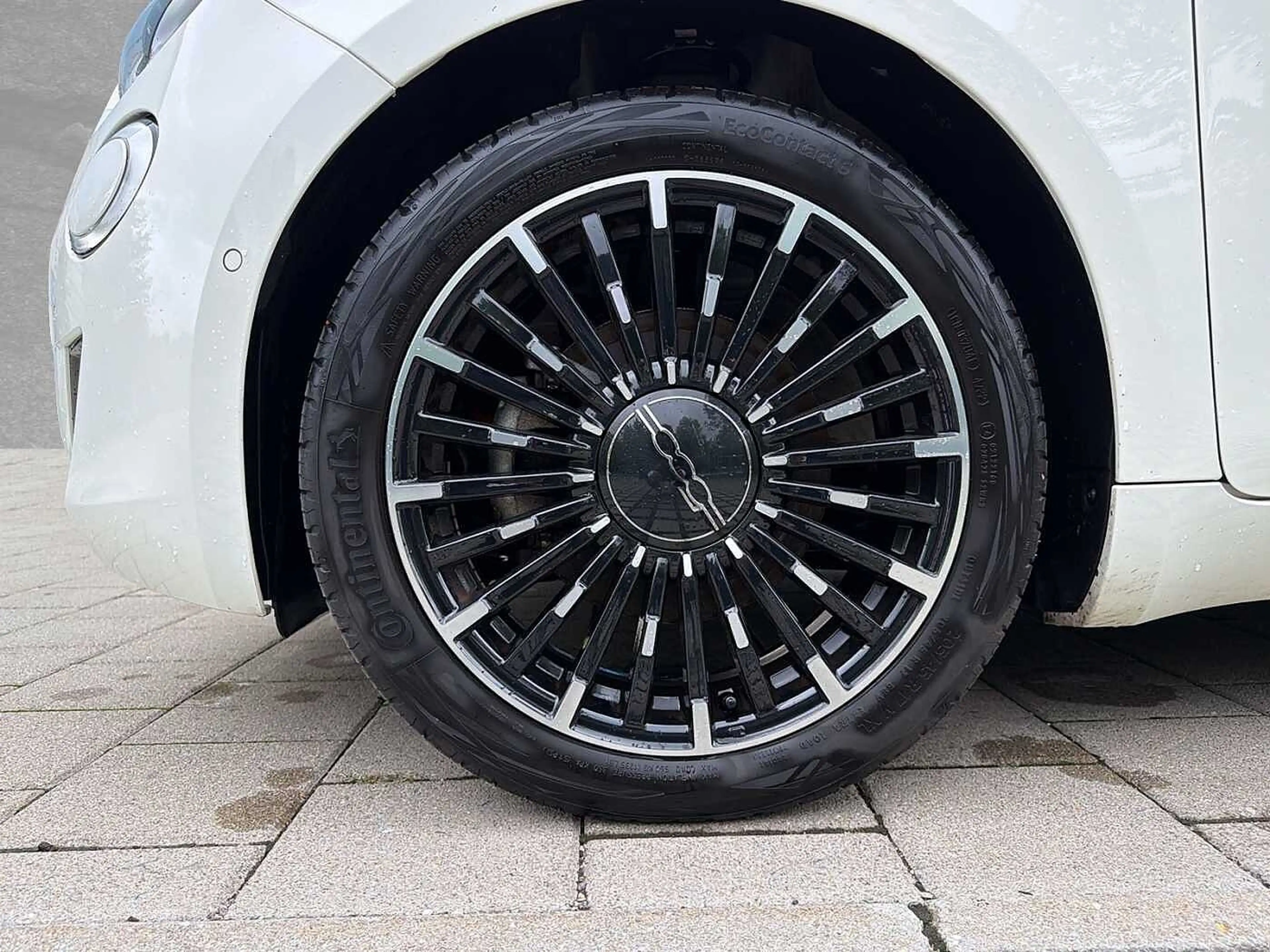Fiat 500e La Prima by Bocelli 42kWh — photo 9