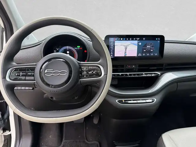 Fiat 500e view 7