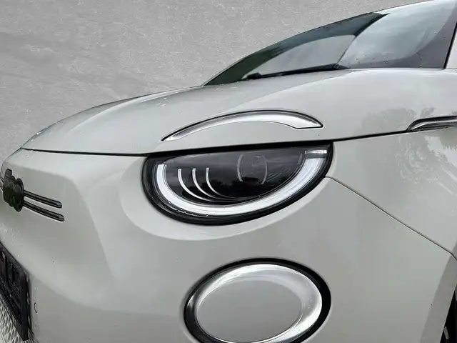Fiat 500e view 13