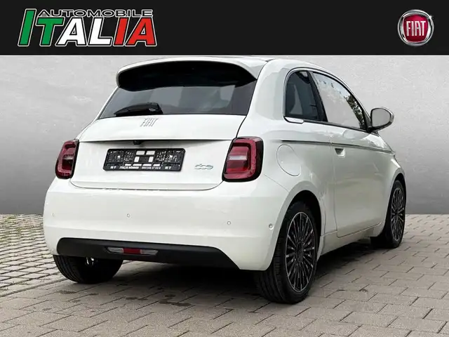 Fiat 500e view 2