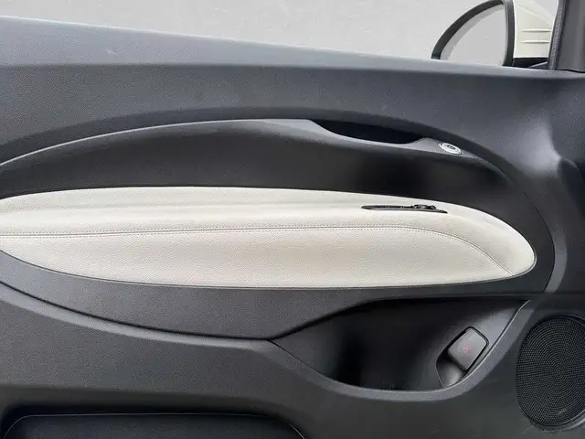 Fiat 500e view 5
