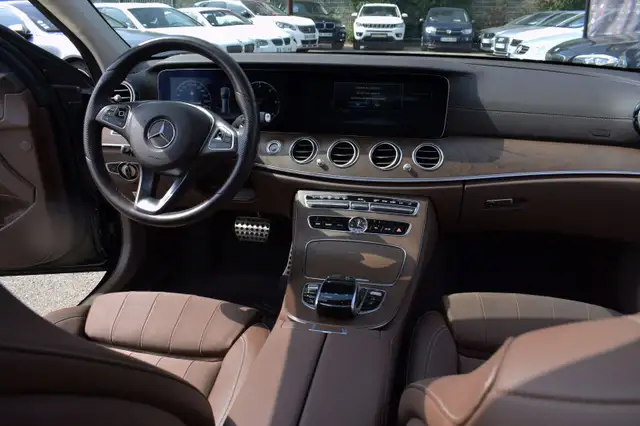 Mercedes-Benz E-Class view 2