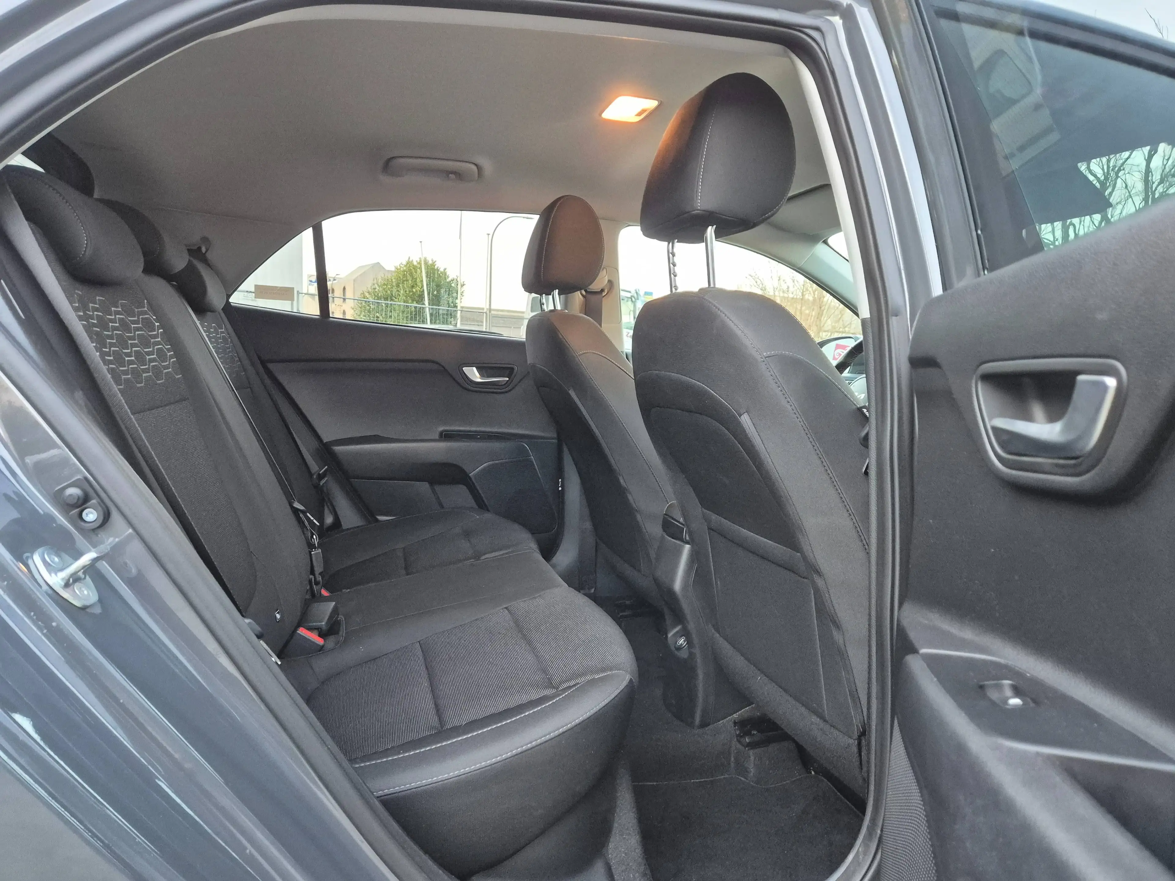 Kia Rio 1.0Ti 100cv // AUTO. 7DCT // 33.534 KM !! 2023 !! — photo 15