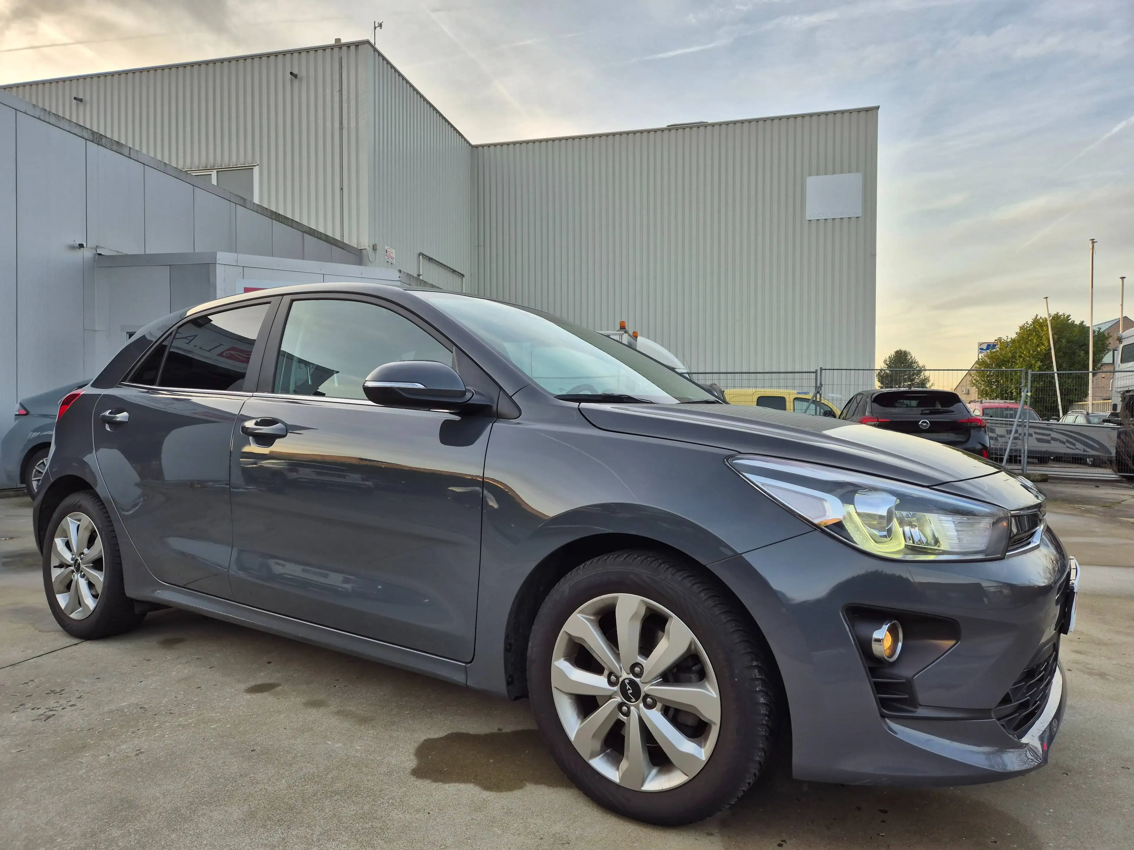 Kia Rio 1.0Ti 100cv // AUTO. 7DCT // 33.534 KM !! 2023 !!