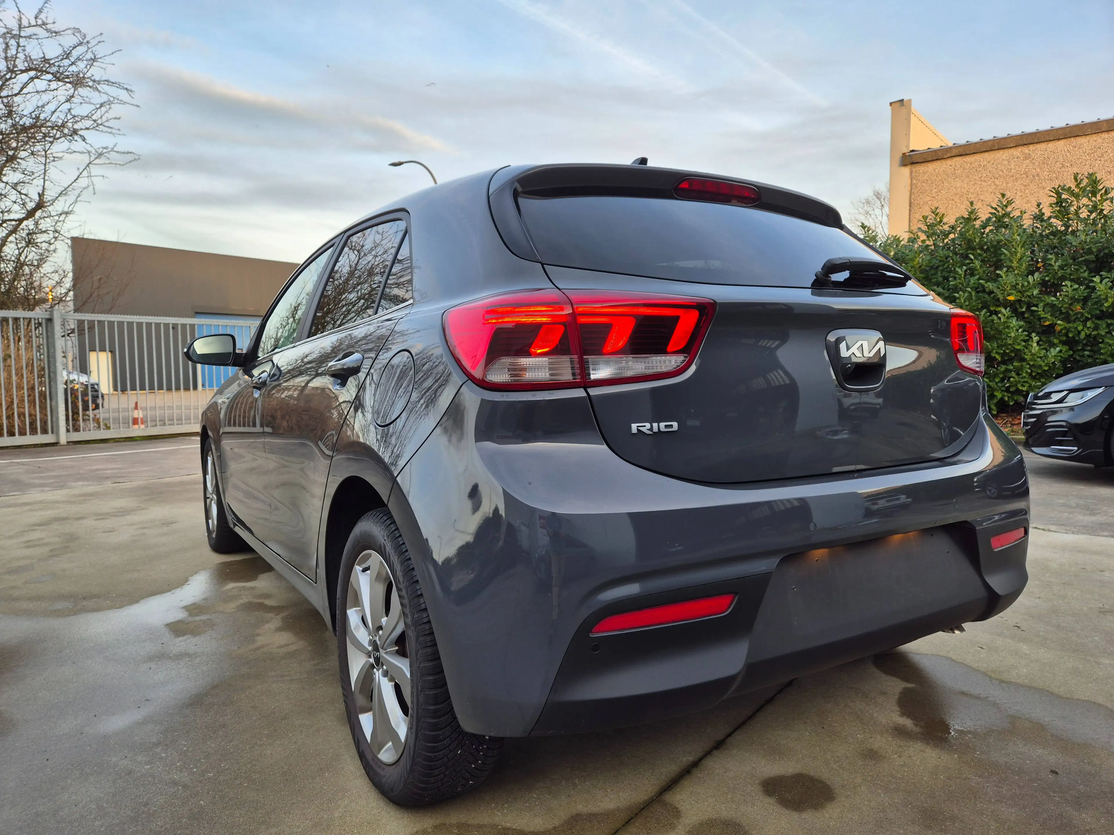Kia Rio 1.0Ti 100cv // AUTO. 7DCT // 33.534 KM !! 2023 !! — photo 9
