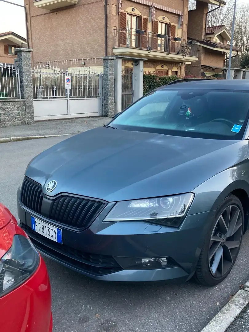 Skoda Superb Superb Wagon Wagon 2.0 tdi Sportline 150cv dsg Šedá - 2