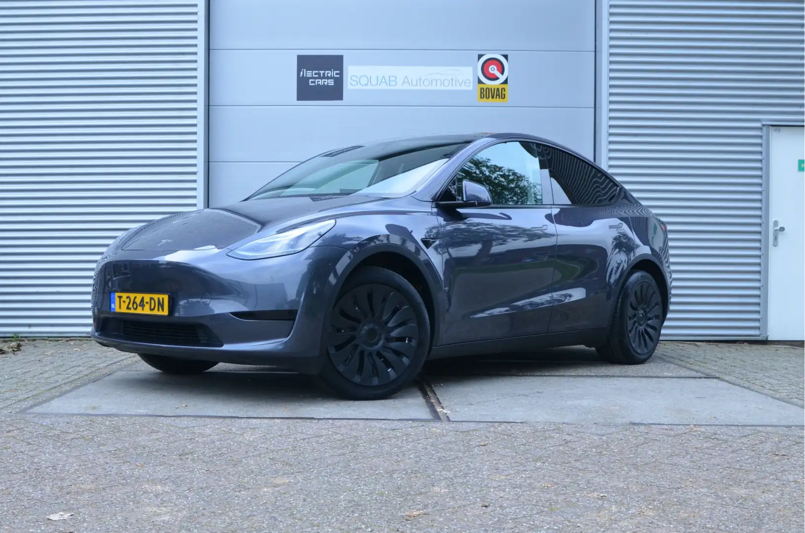 Tesla Model Y RWD 58 kWh AutoPilot, LFP 100% laden Grau - 1