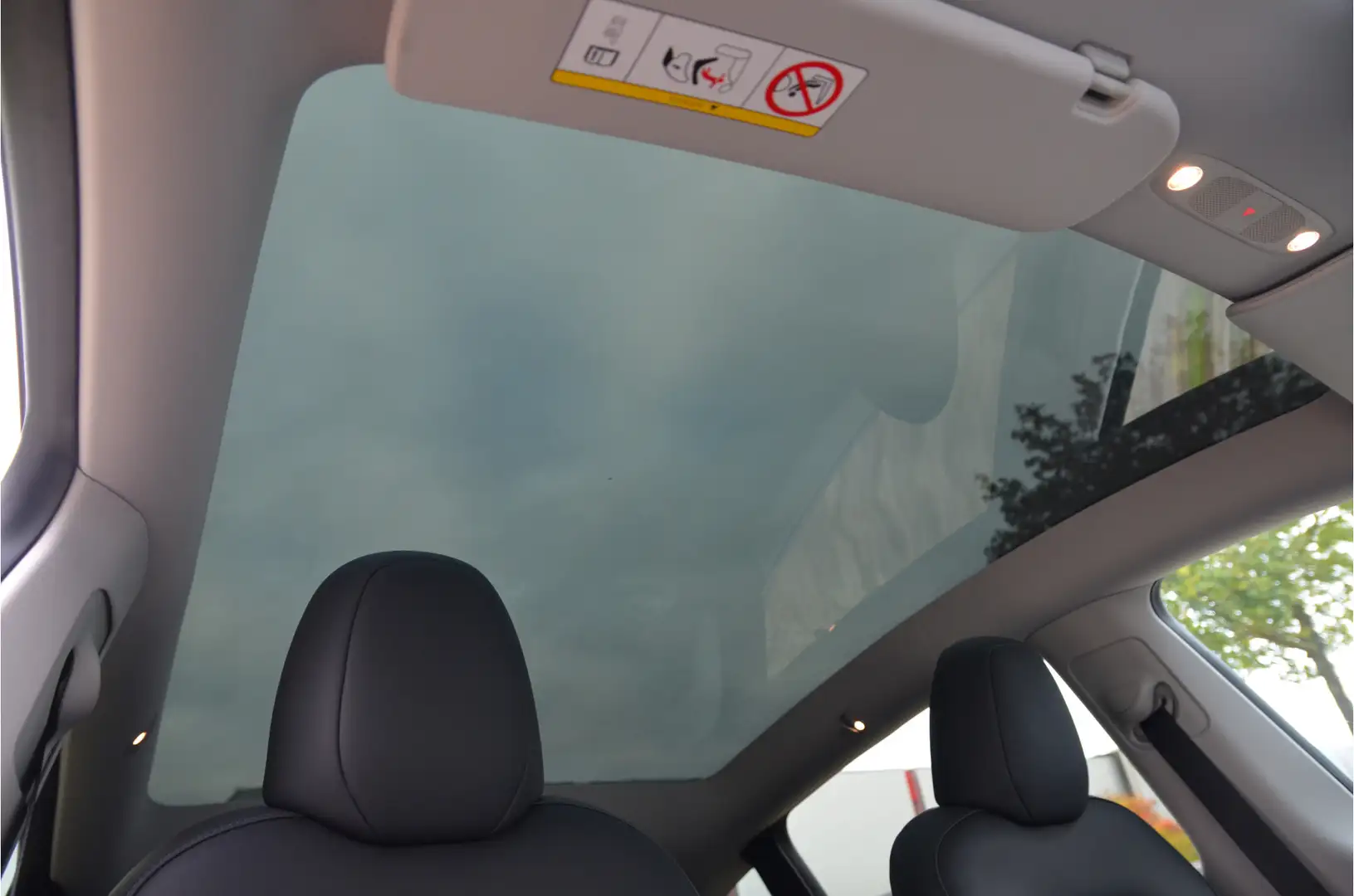 Tesla Model Y RWD 58 kWh AutoPilot, LFP 100% laden Grau - 2