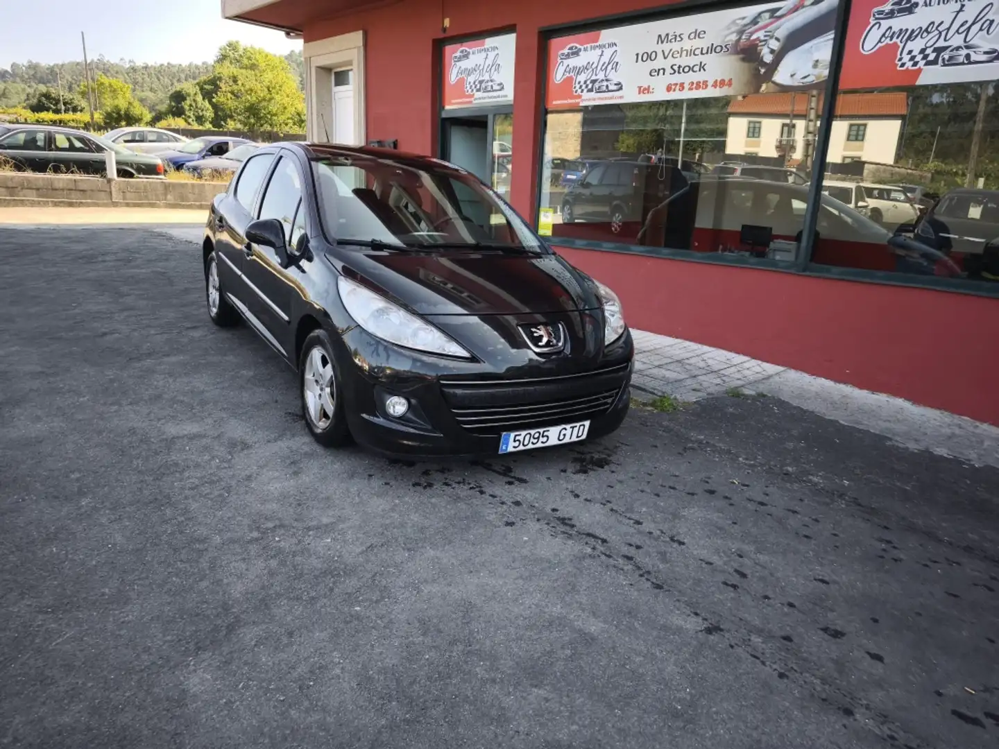 Peugeot 207 1.4 VTi 16v Confort Schwarz - 1