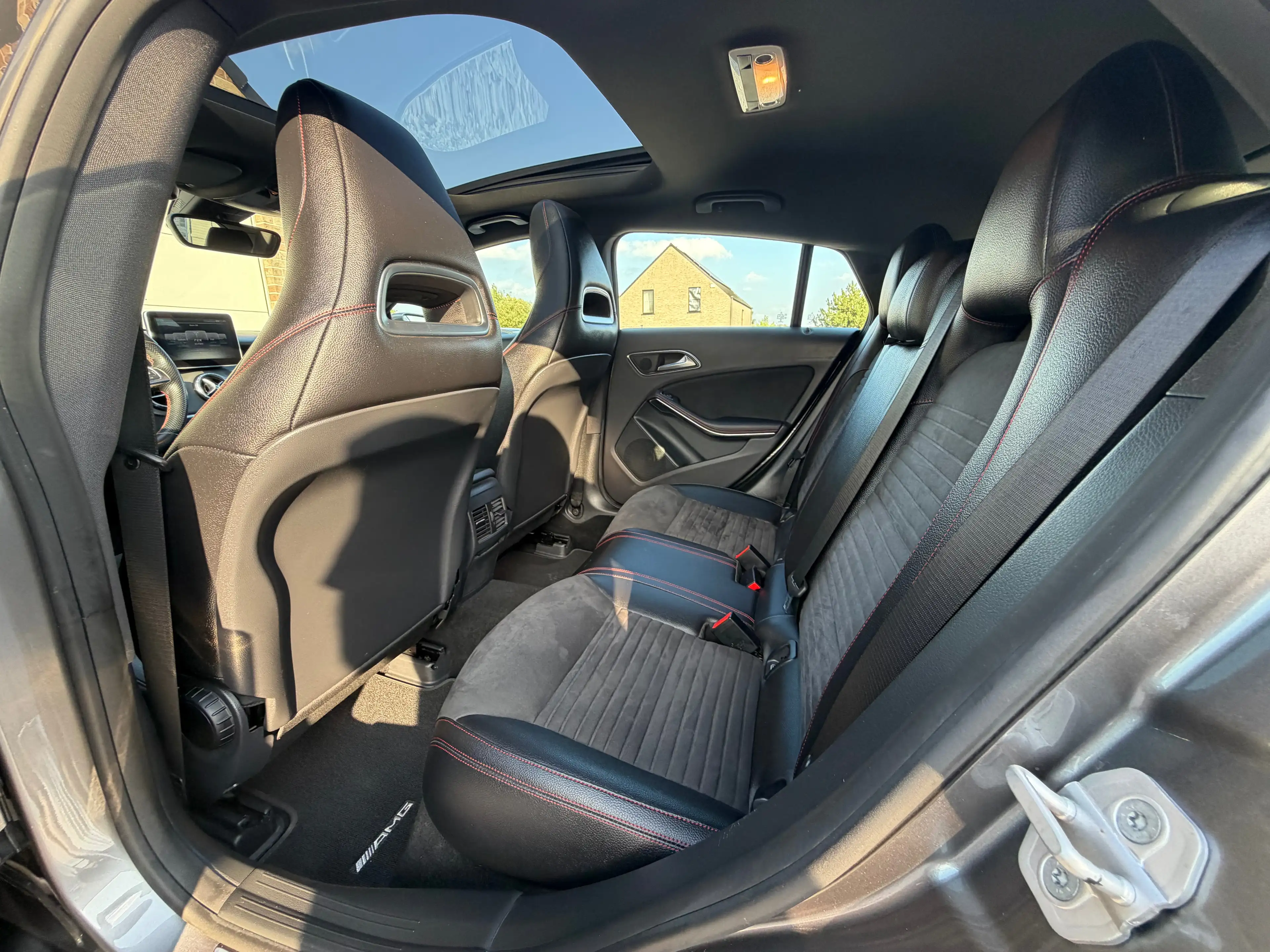 Mercedes-Benz CLA 200 d Shooting Break / Automatique / Pack AMG / Toit pano / Xénon — photo 7