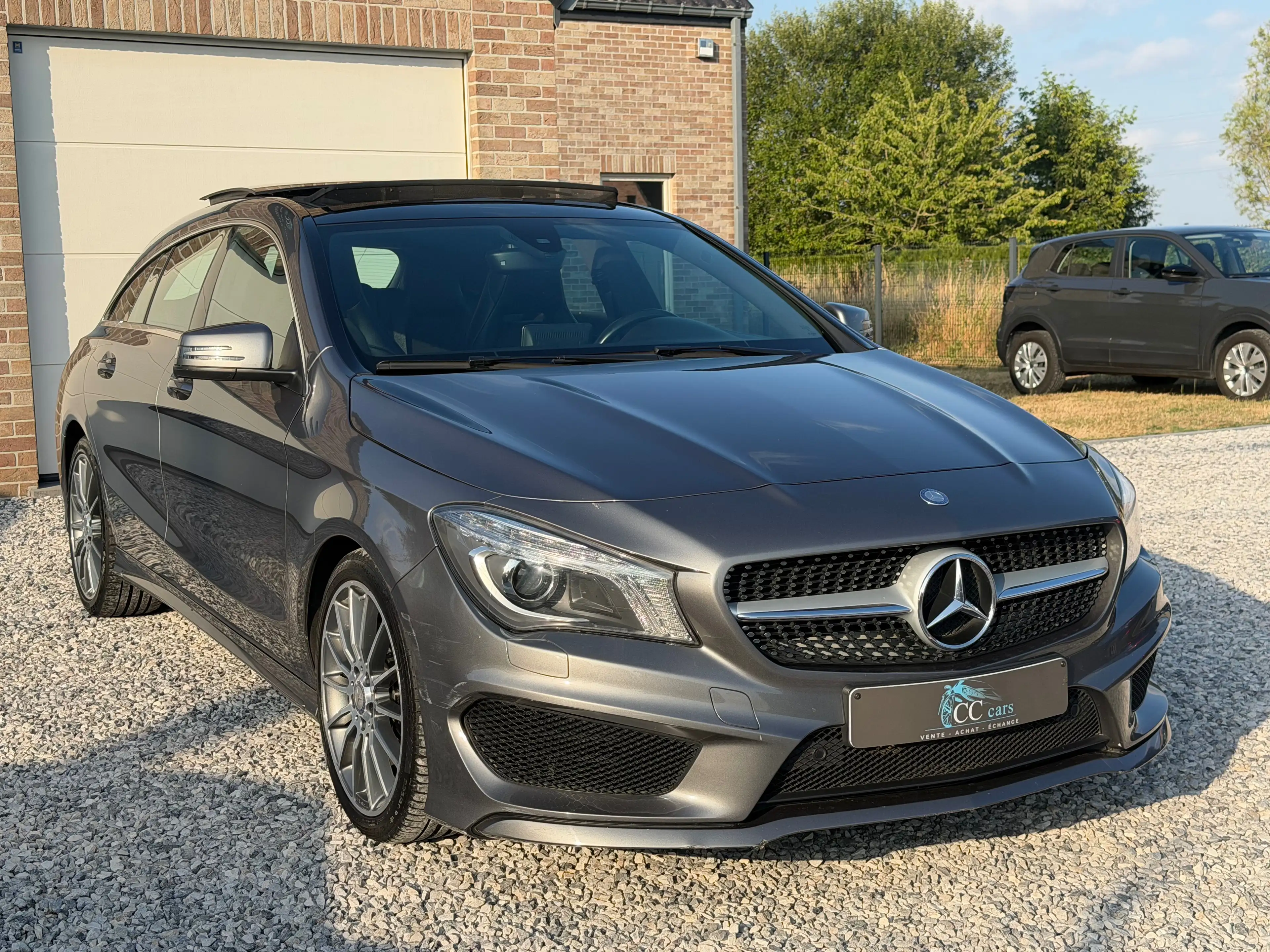 Mercedes-Benz CLA 200 d Shooting Break / Automatique / Pack AMG / Toit pano / Xénon — photo 2