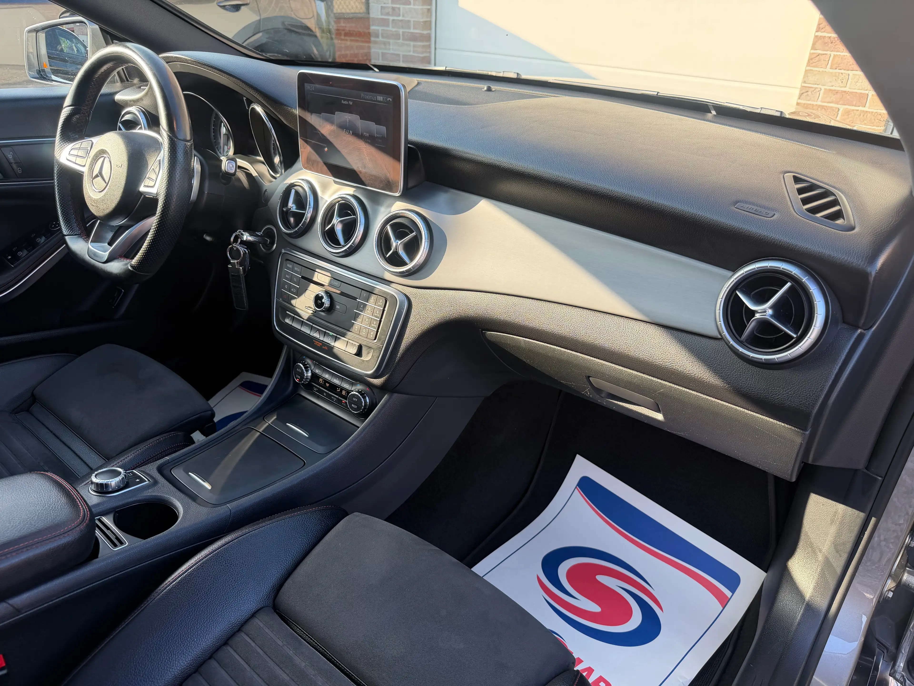 Mercedes-Benz CLA 200 d Shooting Break / Automatique / Pack AMG / Toit pano / Xénon — photo 6