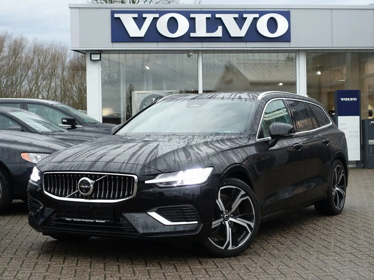 Volvo V60 Ultra T6 AWD Plug-in/360°cam/Massage/AHK/LED Schwarz - 1