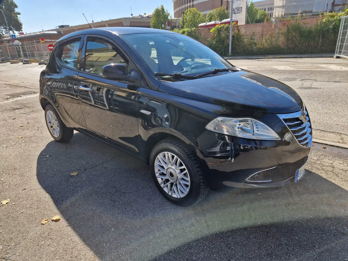 Lancia Ypsilon Ypsilon 0.9 t.air Elefantino ecochic metano 80cv Noir - 2