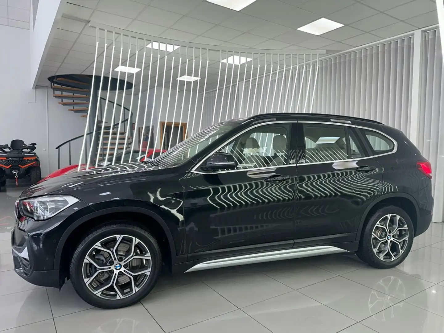 BMW X1 xDrive 20dA Zwart - 2