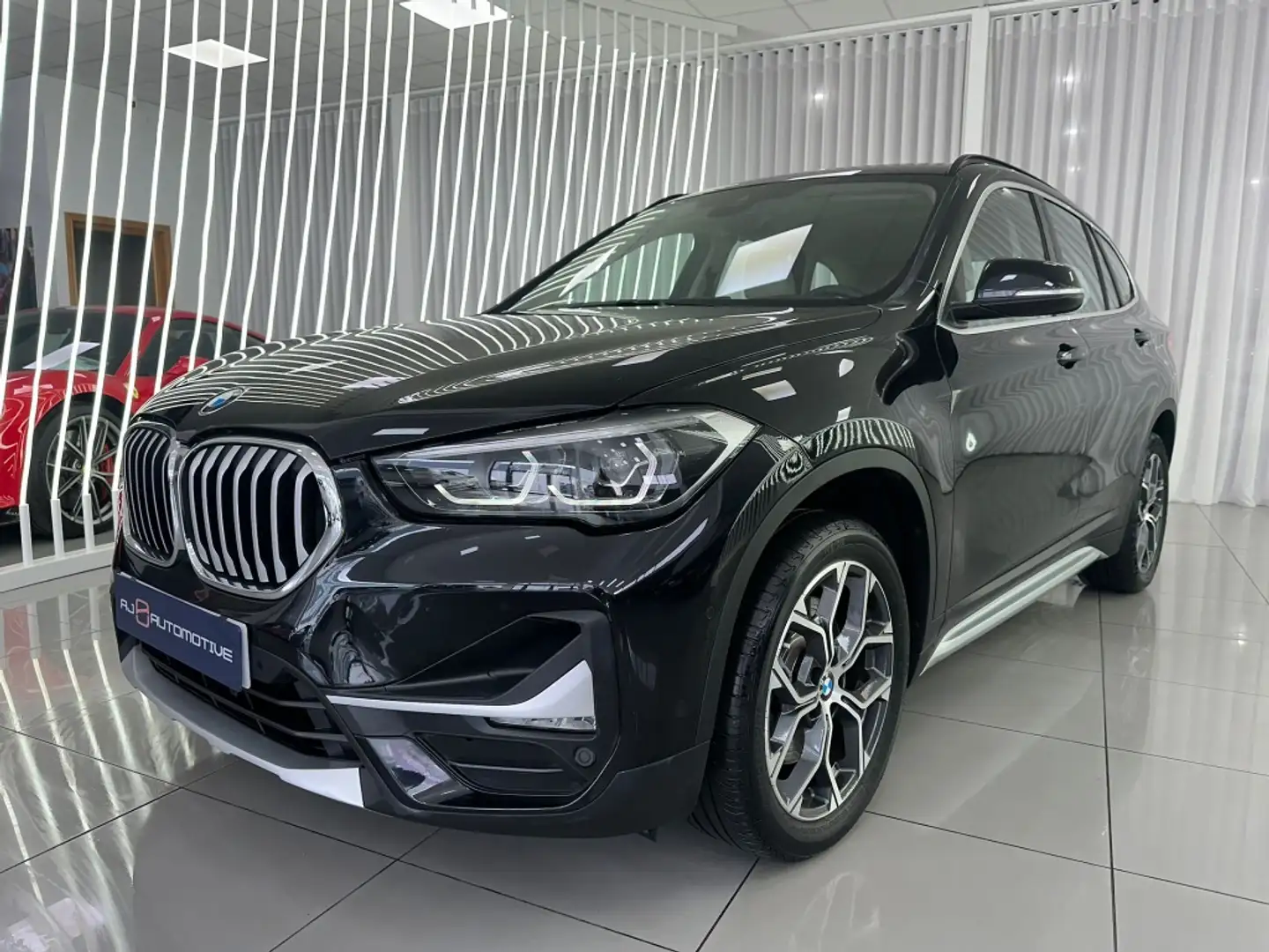 BMW X1 xDrive 20dA Zwart - 1