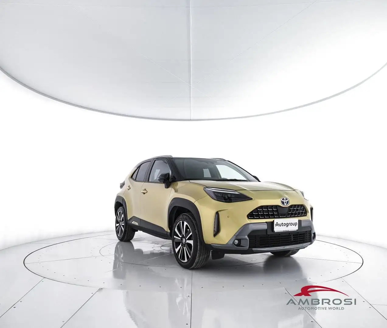 Toyota Yaris Cross 1.5 Hybrid 5p. E-CV-i Premier Gelb - 2