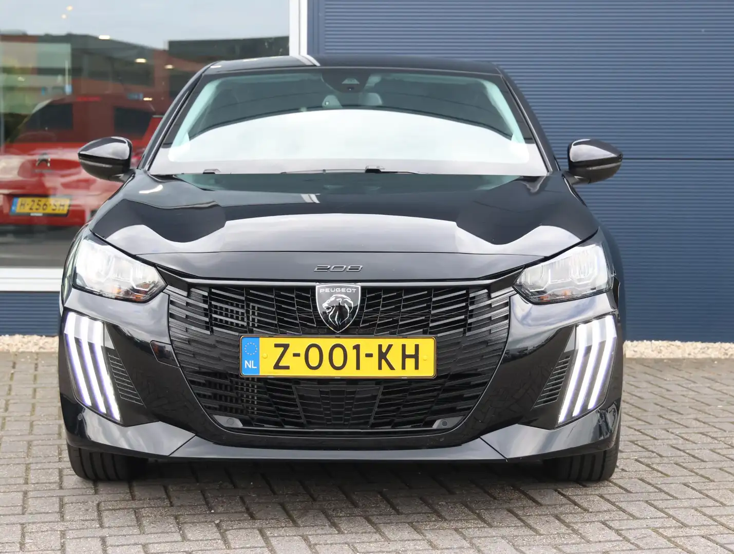 Peugeot 208 1.2 PureTech 100 Allure | Navigatie | Achteruitrij Zwart - 2