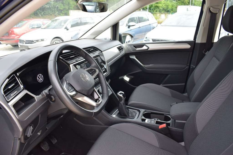 Volkswagen Touran 2,0 TDI — photo 9