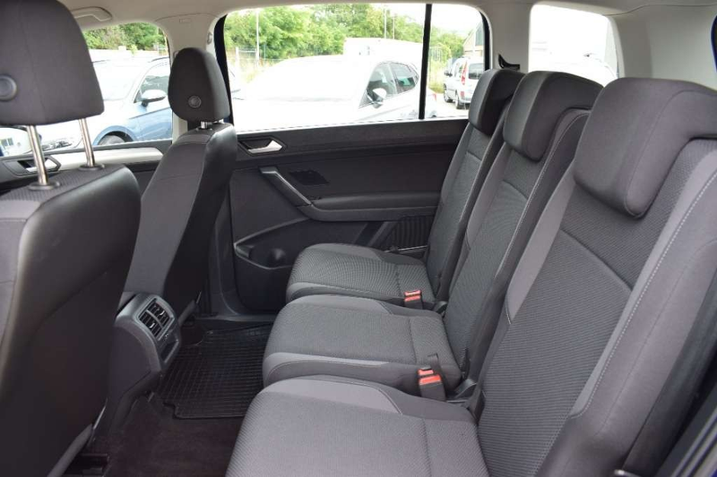 Volkswagen Touran 2,0 TDI — photo 10