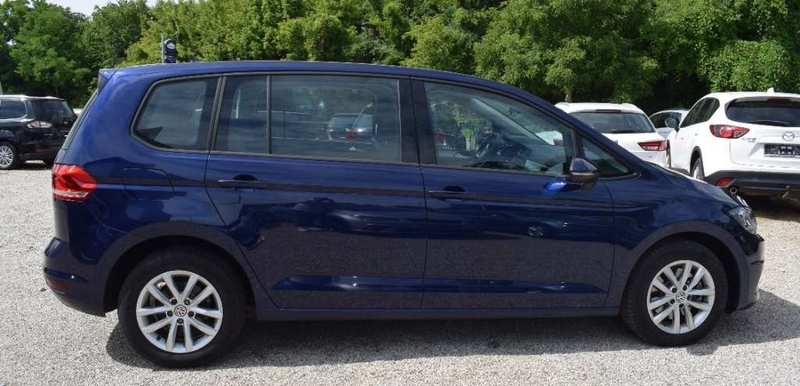 Volkswagen Touran 2,0 TDI — photo 7