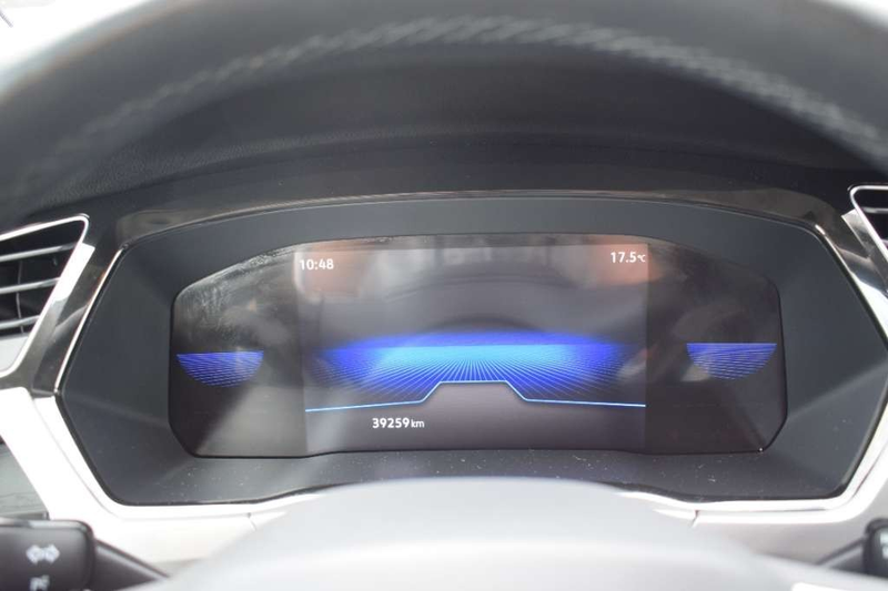Volkswagen Touran 2,0 TDI — photo 13