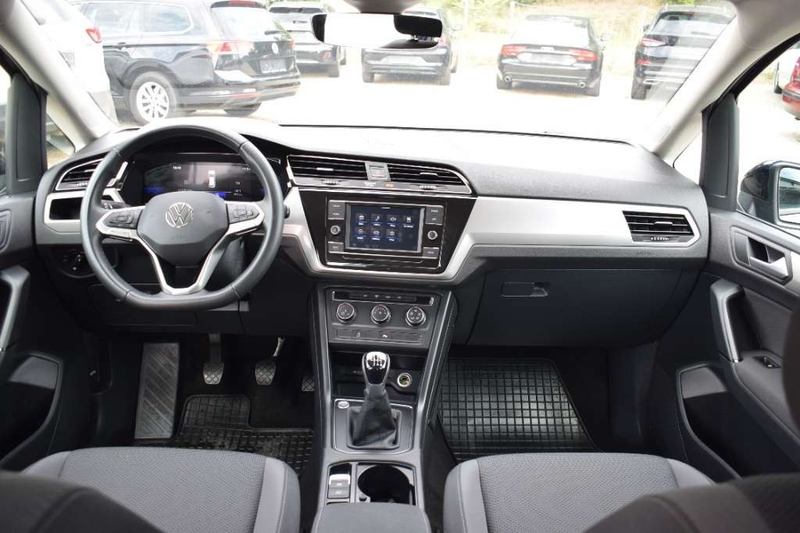 Volkswagen Touran 2,0 TDI — photo 15