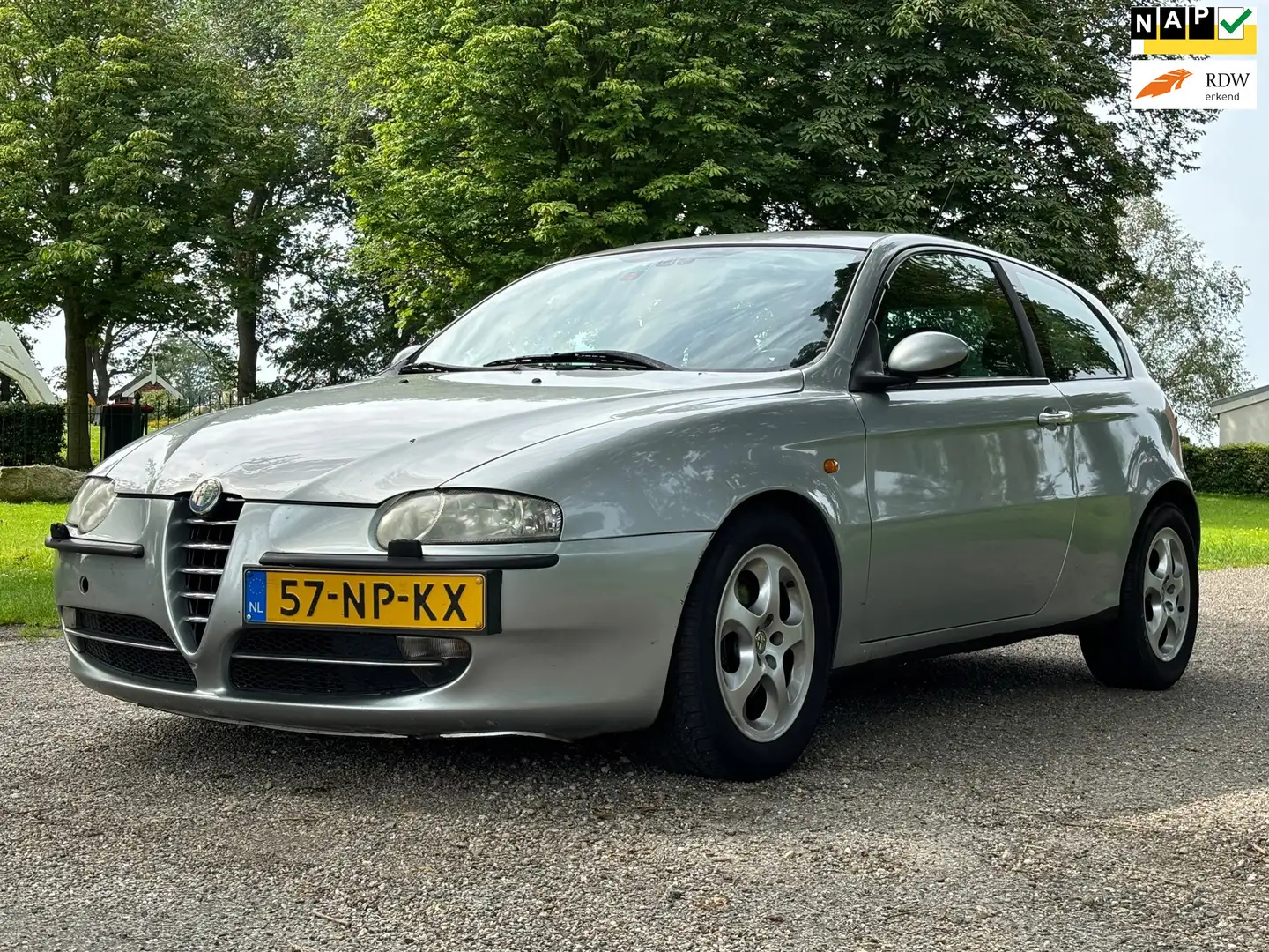Alfa Romeo 147 2.0 T.Spark Distinctive Selespeed |Airco+Cruise| Gris - 1