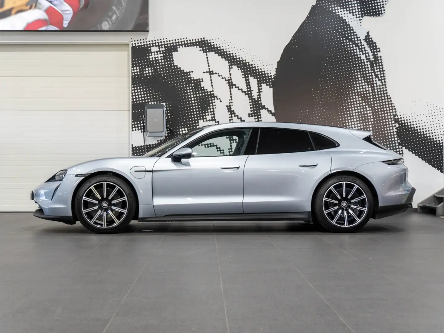 Porsche Taycan Sport Turismo Silber - 2