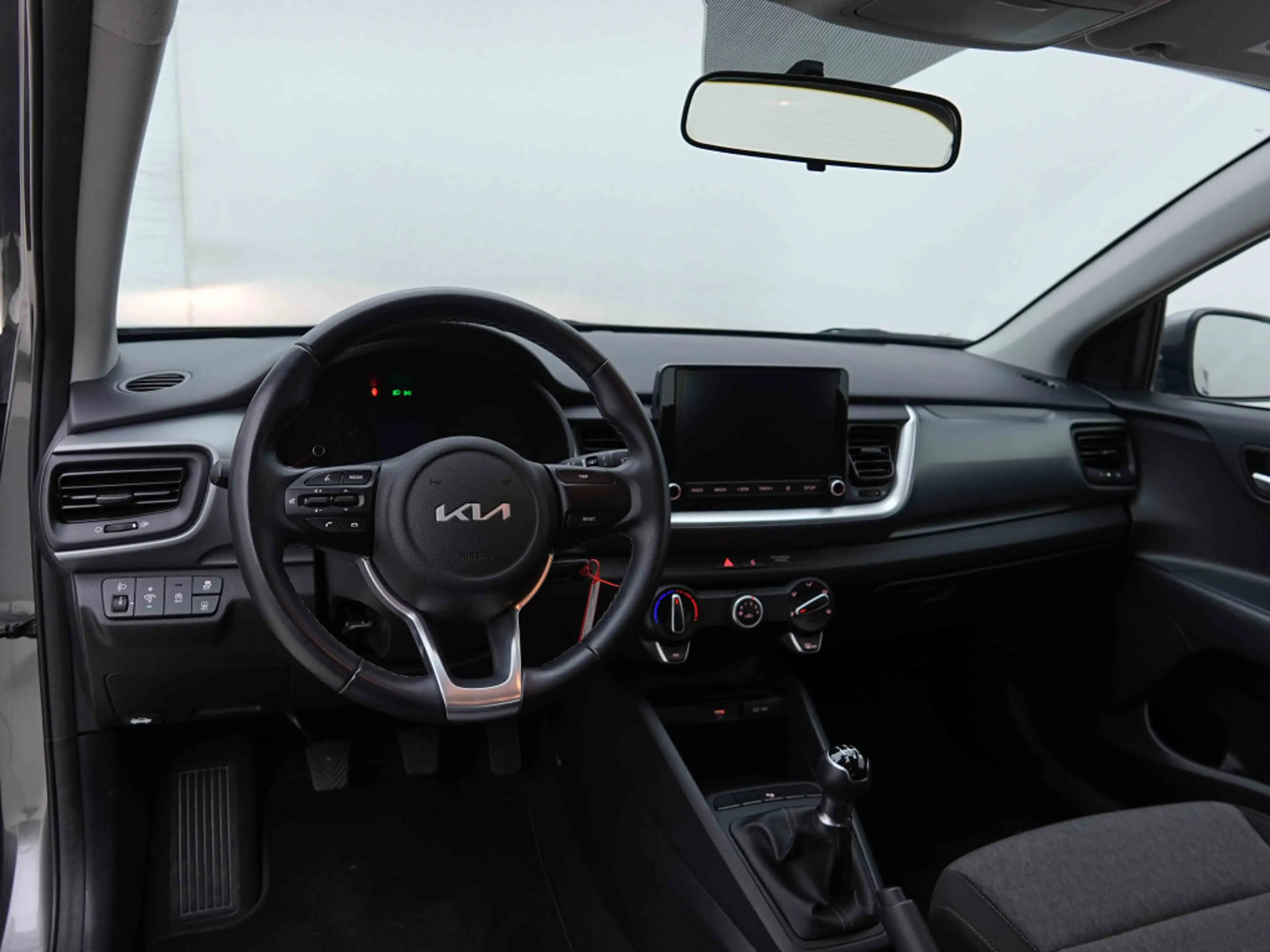Kia Stonic 1.2i 85 Pure — photo 8