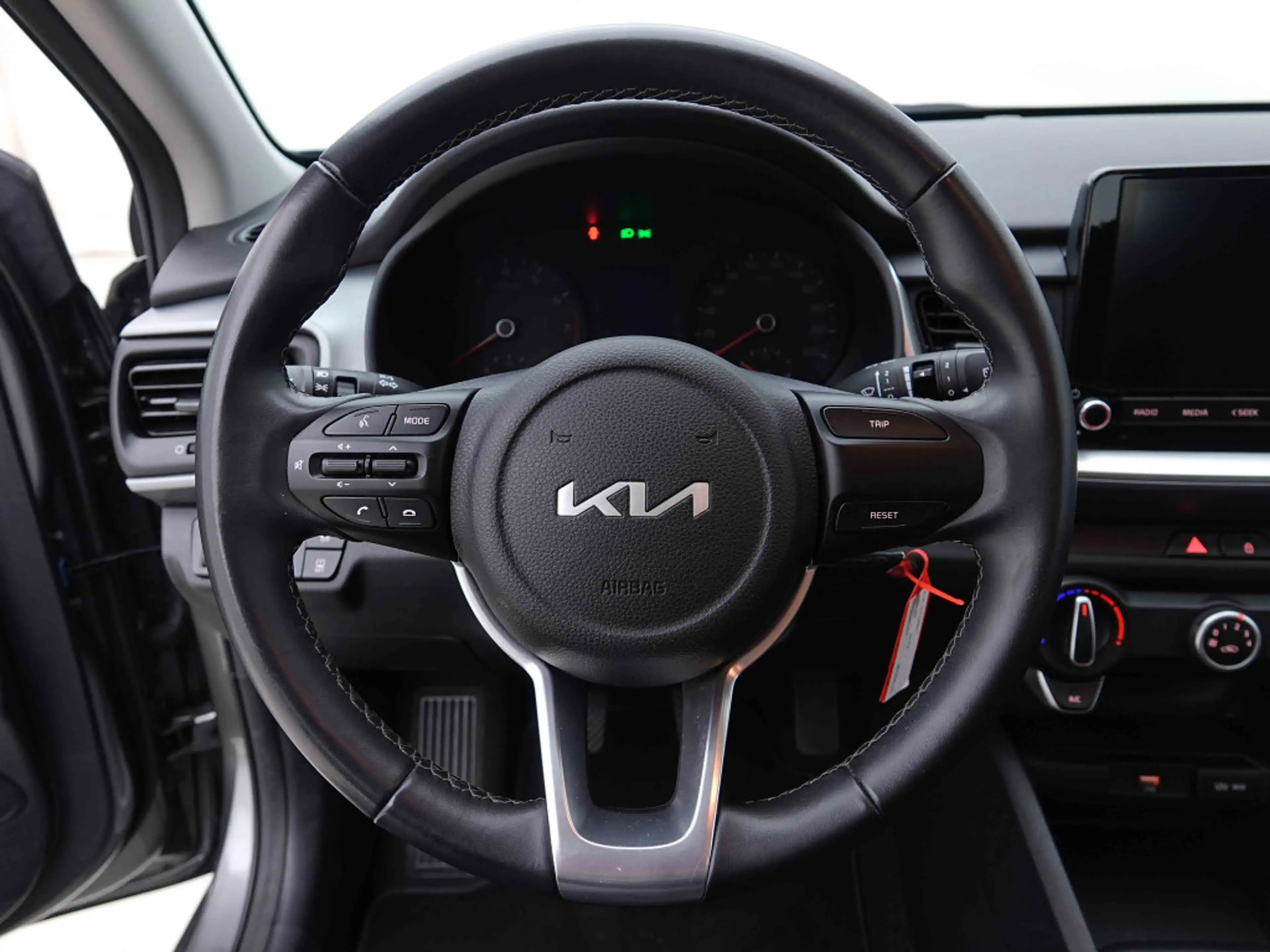 Kia Stonic 1.2i 85 Pure — photo 9