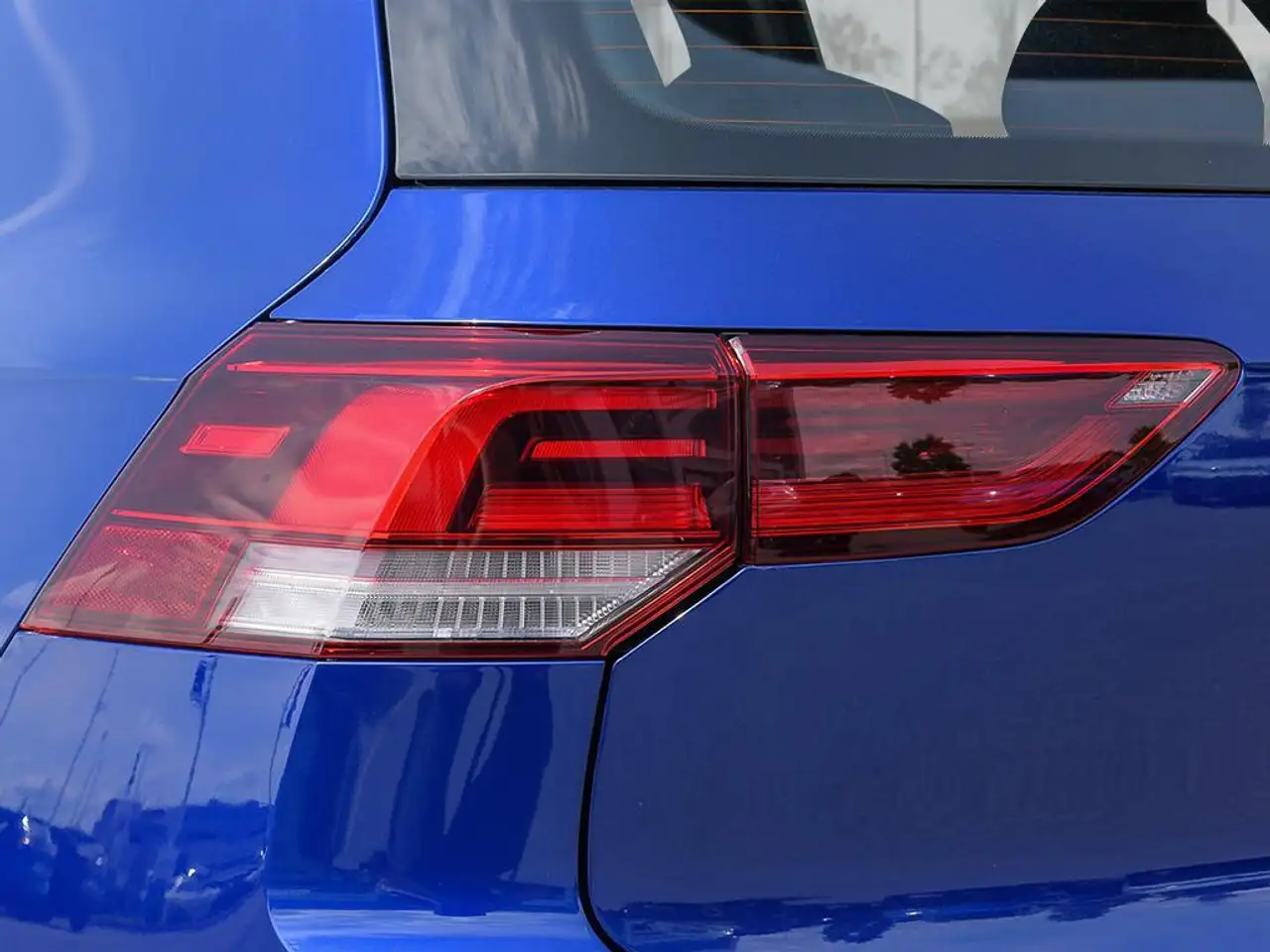 Volkswagen Golf R снимка Volkswagen Golf R