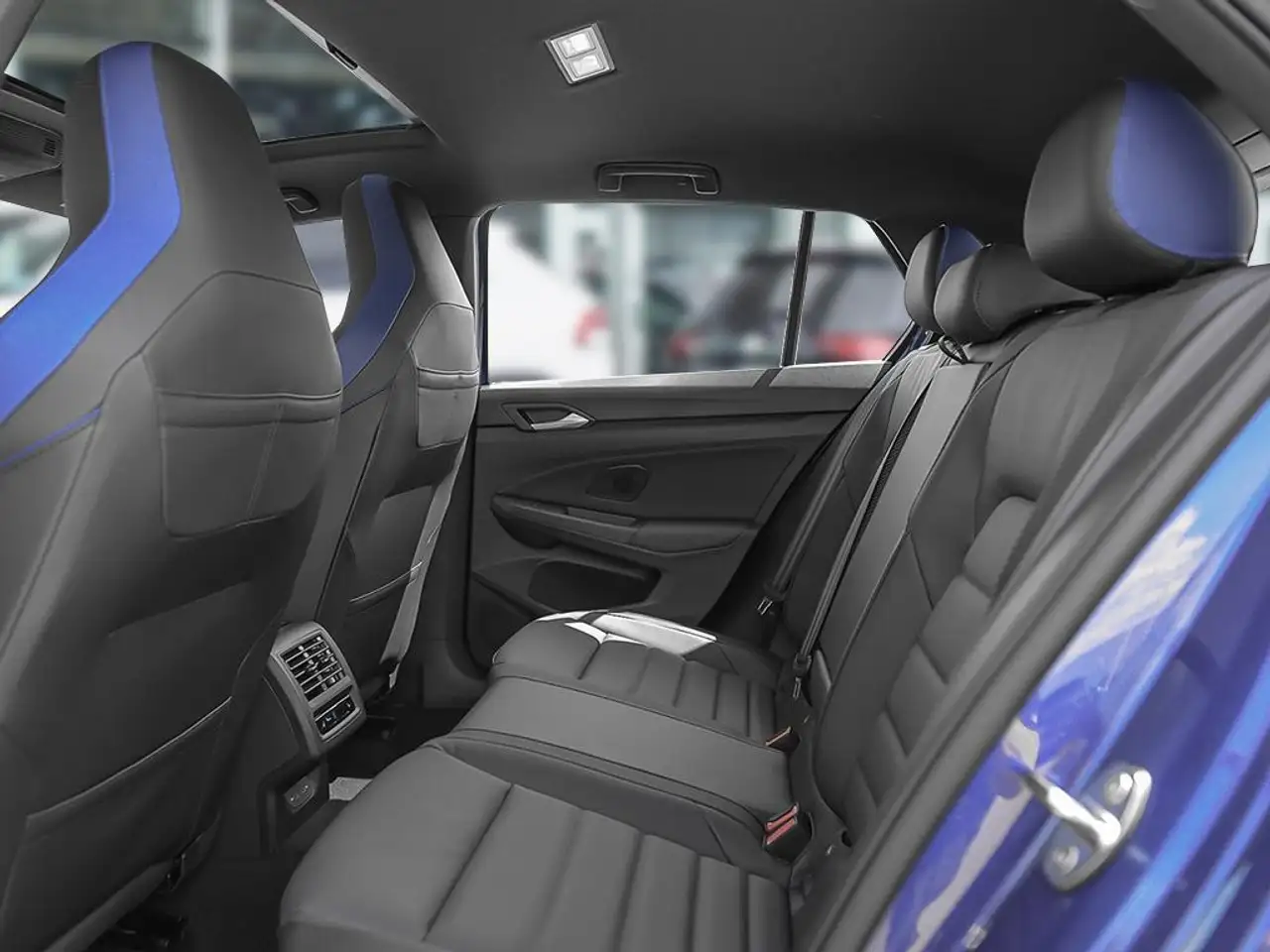 Volkswagen Golf R снимка Volkswagen Golf R