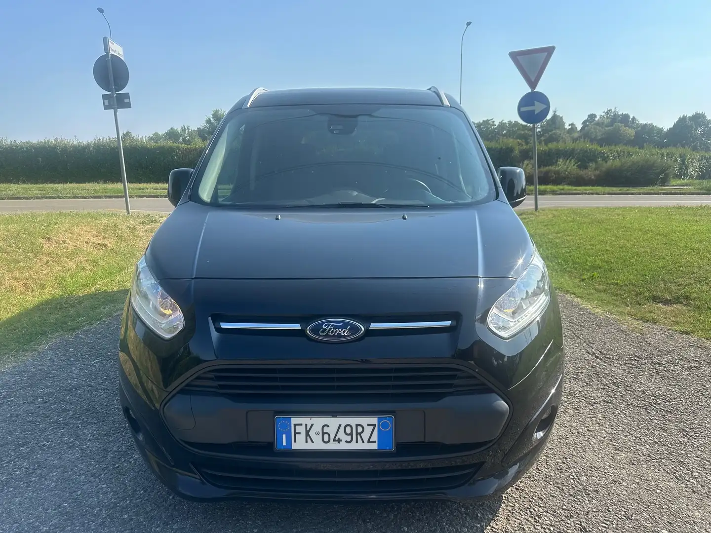 Ford Tourneo Connect 7 posti cambio automatico km 32000 Černá - 1